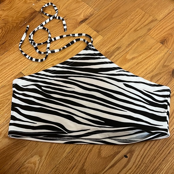 Zebra triangle halter neck crop top. - Picture 1 of 2
